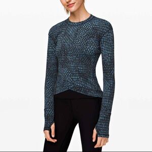 Lululemon Close to Crossing Top